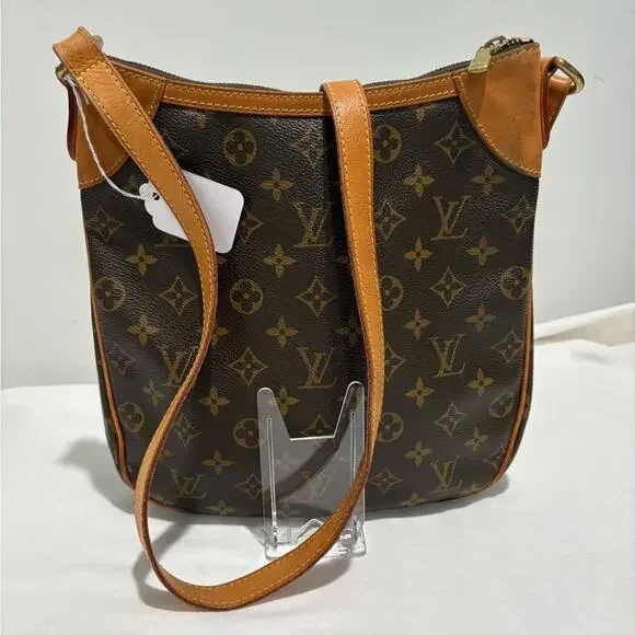 Authentic Louis Vuitton Monogram Odeon PM Crossbody with certificate - Picture 6 of 15